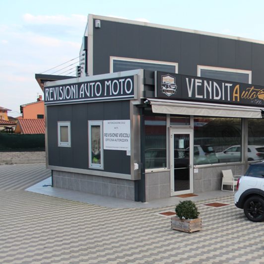 1- Garage Via Nova è in grado di soddisfare qualsiasi tipo di problema inerente motore, impianto elettrico e pneumatici della tua automobile